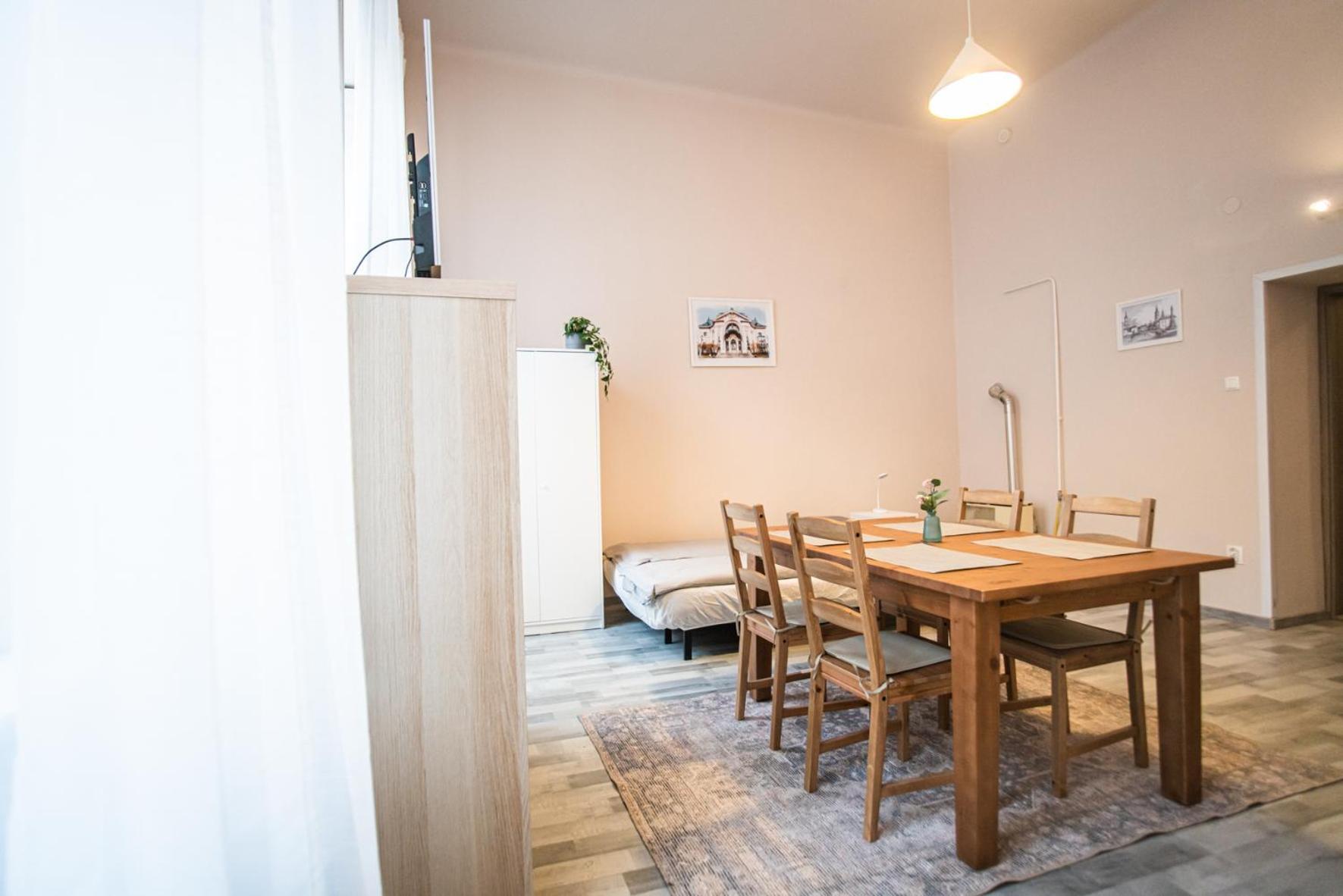 Spacious Apartment In Central Kecskemét Buitenkant foto