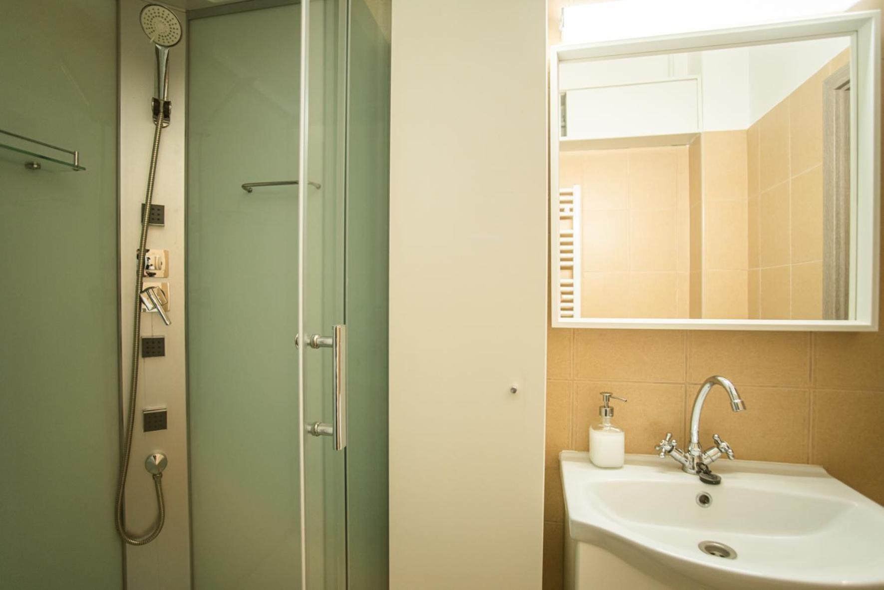 Spacious Apartment In Central Kecskemét Buitenkant foto