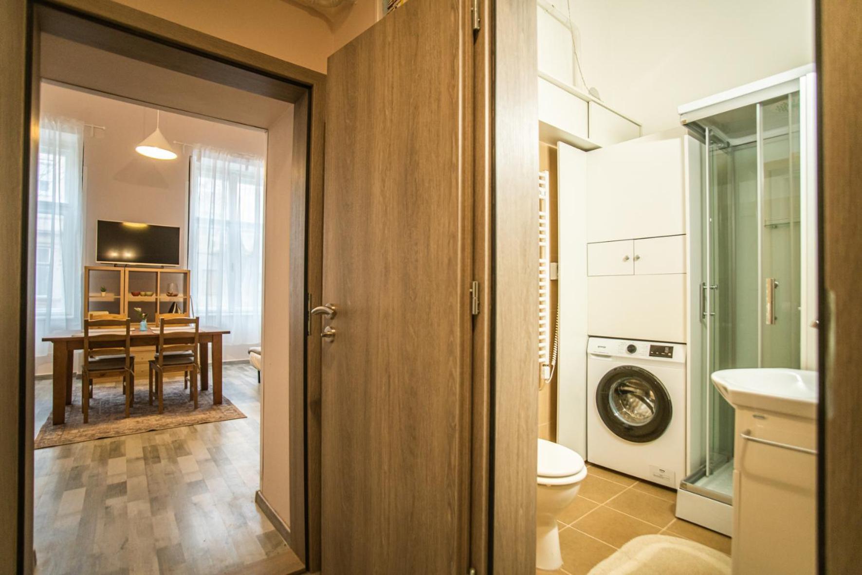 Spacious Apartment In Central Kecskemét Buitenkant foto